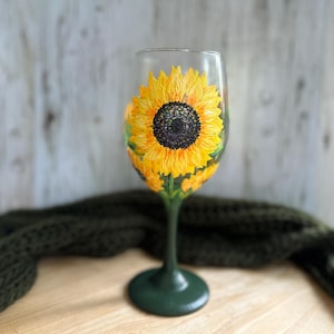 Hand Painted Sunflower Wine Glass: Cheerful Floral Decor