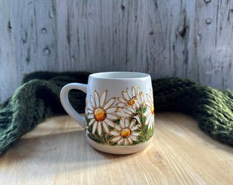 Hand-Painted Daisy Coffee Mug: Floral Gift for Mom