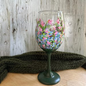 Sweet Pea Forget Me Not Wine Glass, Hand painted Wine Glass, Flower Lover Gift, Flower Wine Glass, Flower Birthday Gift, For Mom, Dad Gift