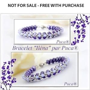 Op de afbeelding: Een paarse en witte kralen armband met een zilveren sluiting. De armband is gelabeld "Bracelet "Iléna" par Puca®" en "Puca®".