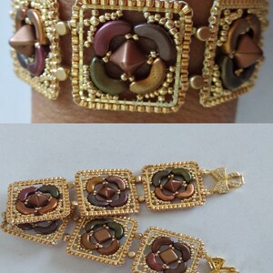 Peut inclure: Un bracelet en perles dor&eacute;es avec un motif carr&eacute; compos&eacute; de perles brunes, dor&eacute;es et vertes. Le bracelet a un fermoir avec un n&oelig;ud &agrave; chaque extr&eacute;mit&eacute;.