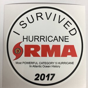 Naklejka „Huragan IRMA Survivor CIRCLE” firmy SBDdecals.com 1 dolar przekazany na cele charytatywne za każdą sprzedaną naklejkę