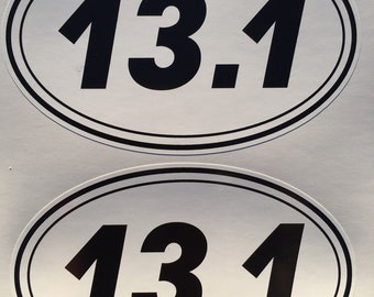 2 Media Maratón Oval 13.1 Diecut Window Bumper Calcomanía