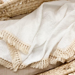 Weiße Fransen Swaddle Decke, weiße Fransen Decke, Fransen Swaddle, Newborn Swaddle, Fransen Babydecke, Fransen Decke, White Swaddle