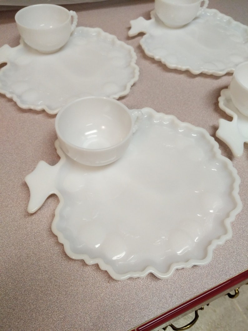 Hazel Atlas Apple Orchard Pattern Set of 4 Milk Glass Luncheon Snack Trays and Cups Plates