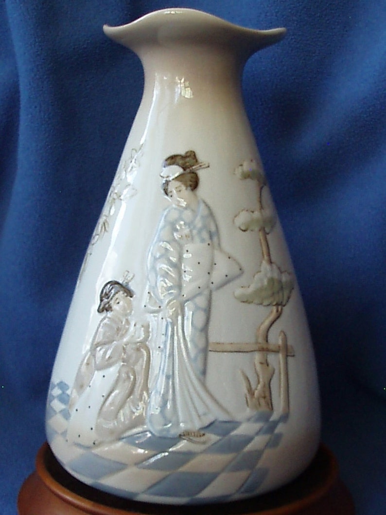Lladro Style Japanese Vase Porcelain Oriental 9 inch Vase Etsy
