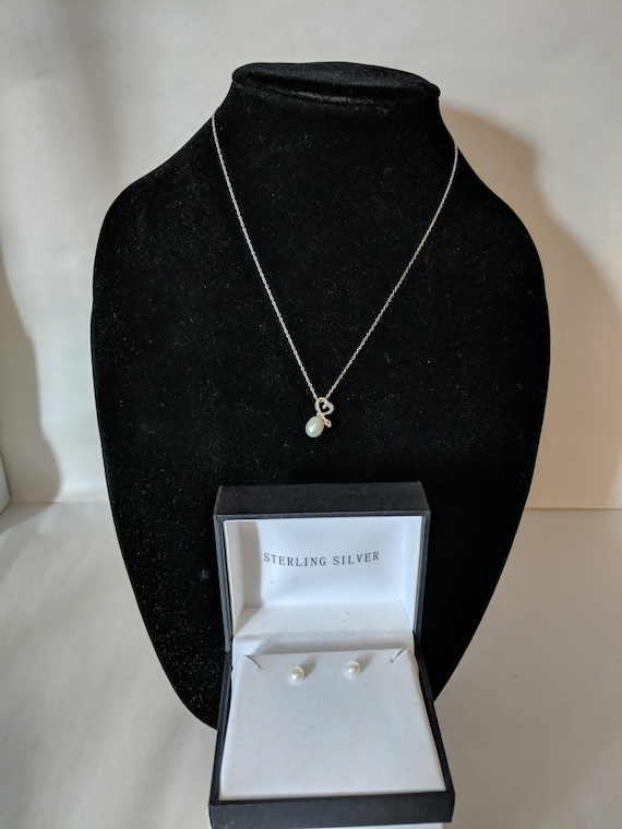 Vintage Teardrop Pearl Heart Pendant 18" Necklace
