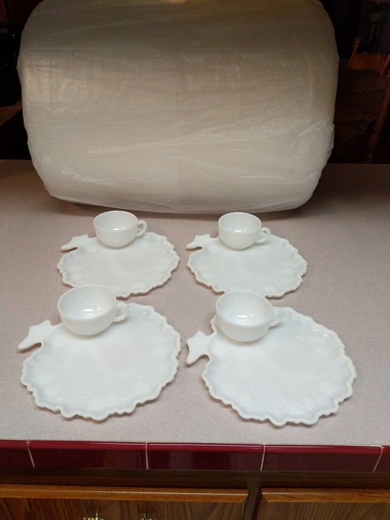 Hazel Atlas Apple Orchard Pattern Set of 4 Milk Glass Luncheon Snack Trays and Cups Plates
