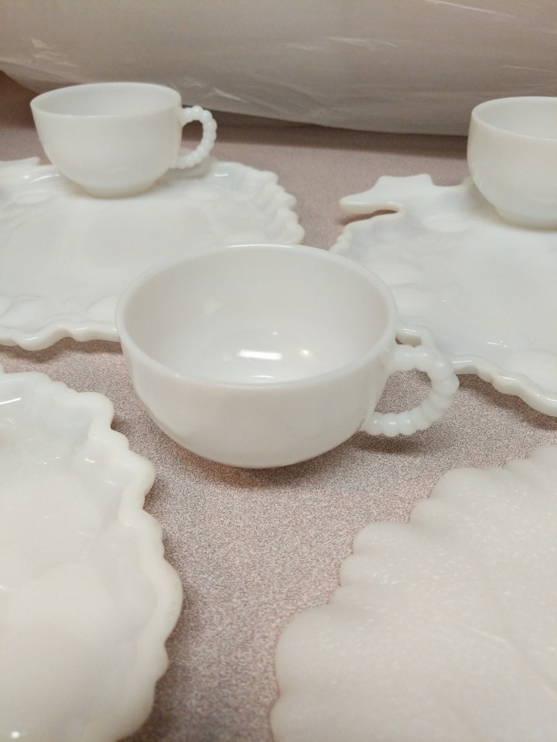 Hazel Atlas Apple Orchard Pattern Set of 4 Milk Glass Luncheon Snack Trays and Cups Plates