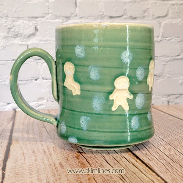 Celadon mok met boomgeesten