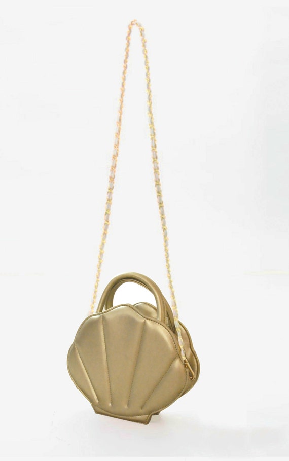 File:Shell Purse - Small - Closed.JPG - Wikipedia