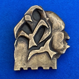 Vintage Heavy Bronze Alfred Hitchcock Paperweight - The Birds - Psycho