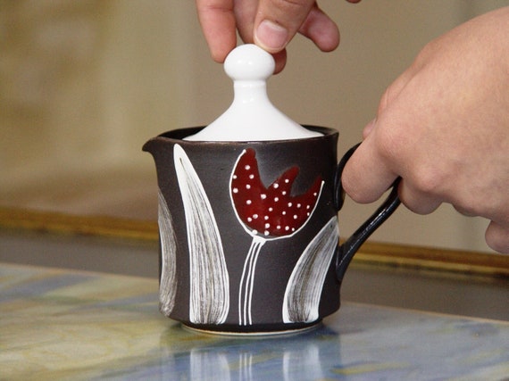 Handmade Stoneware Milk Jug - Elegant Pottery Creamer in Black, White, Red for Coffee Lovers - Christmas Gift - Table Decor - 250ml Capacity