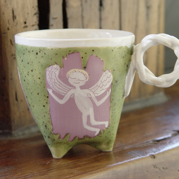 Tasse à café en céramique verte et rose construite à la main avec un ange peint à la main, tasse à thé colorée en grès de poterie, tasses de collection uniques