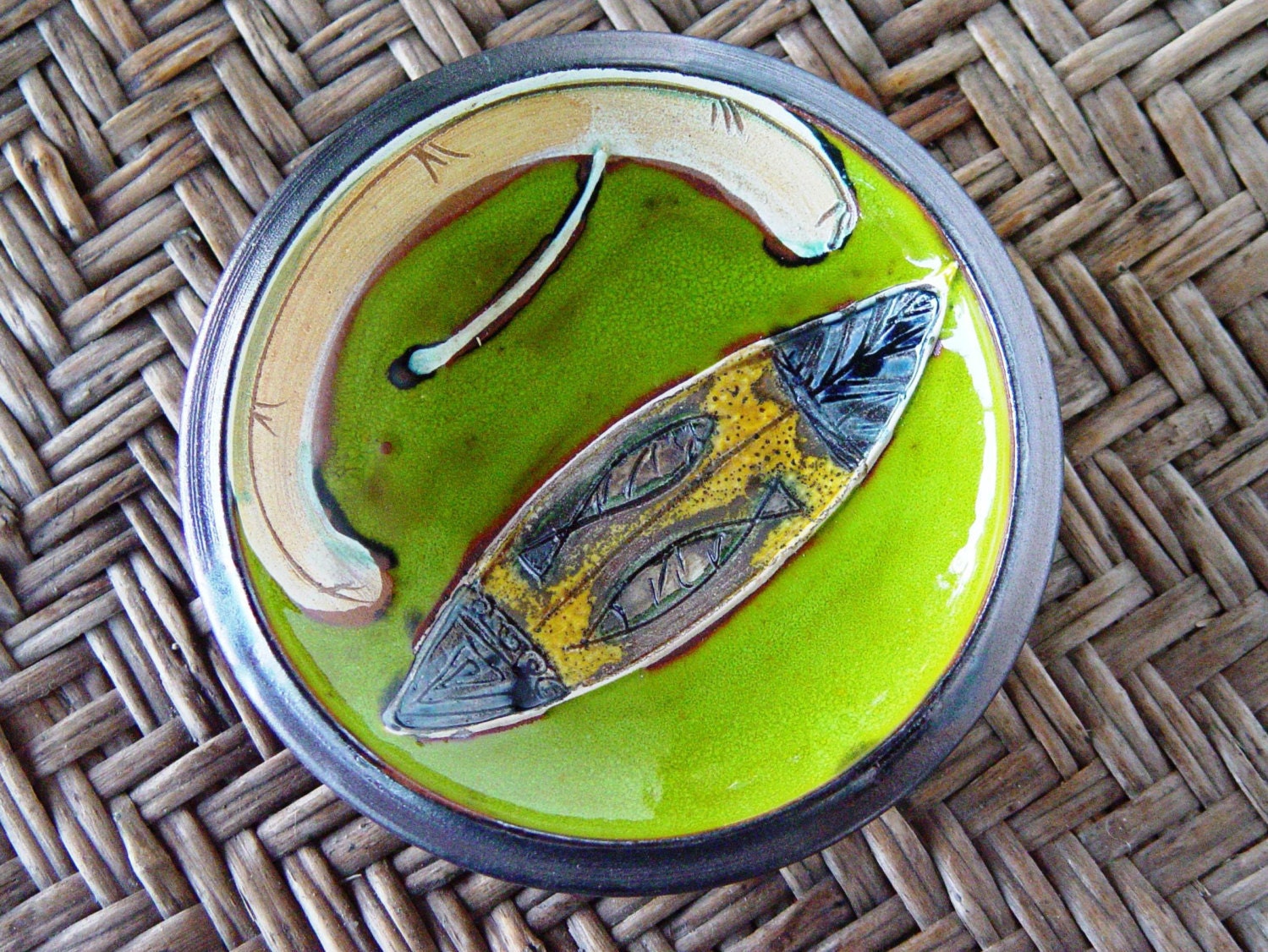 green-ceramic-plate-decorative-earthen-plate-pottery-plate-ceramics