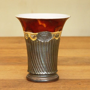 Handgefertigter Weinbecher aus Keramik Roter Becher Rot, Grau, Beige Keramik Matte und glänzende Oberfläche Einzigartiges handgefertigtes Trinkgefäß Bild 5