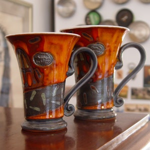 Handgeschilderde aardewerk mok - unieke keramische beker - Danko aardewerk - kleurrijke kunst voor koffie en thee - Home Decor Gift
