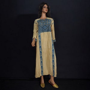 antique hand embroidered bedouin palestinian  Ethnic thoub tunic dress 20th century No-9