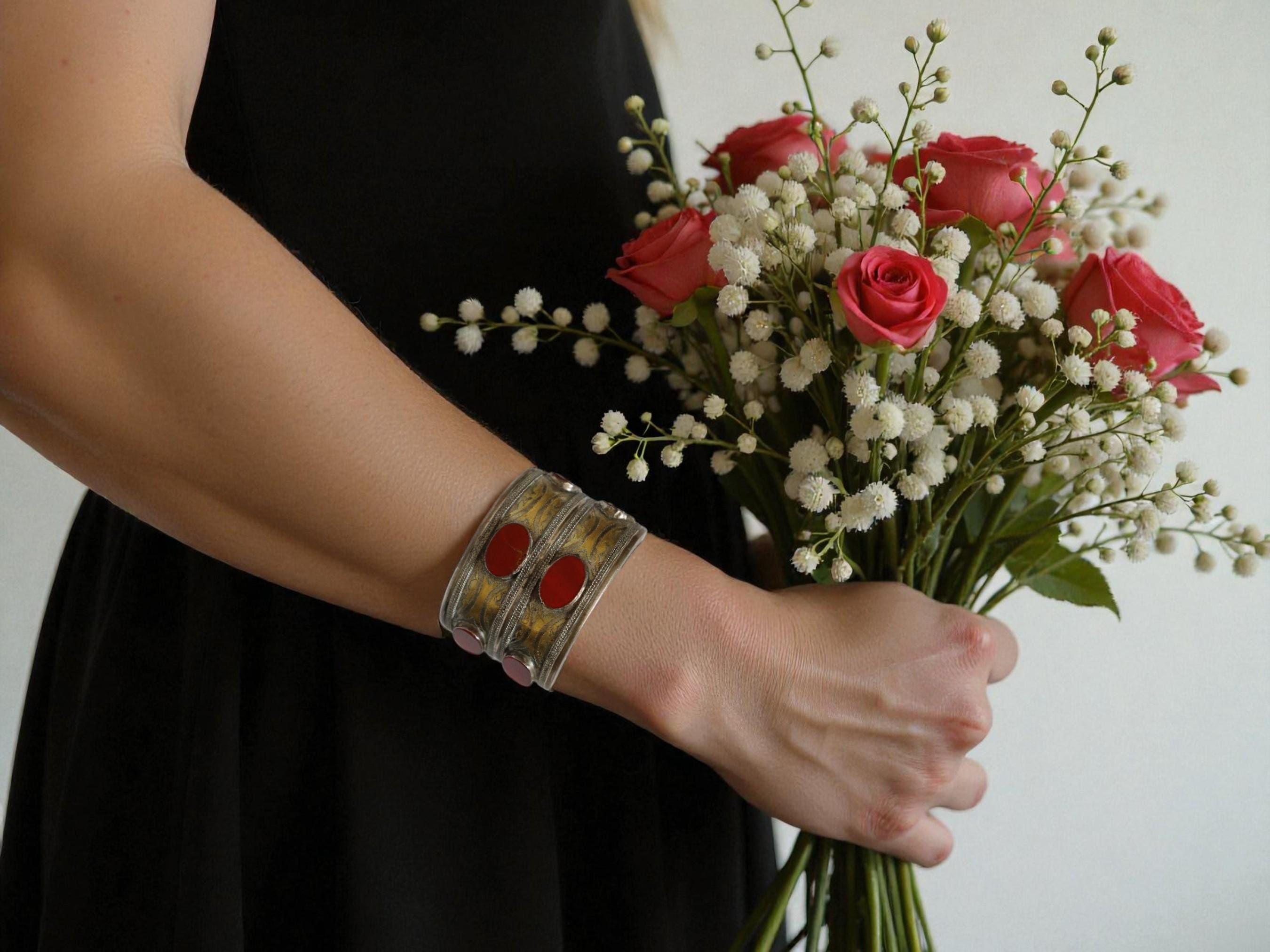 ヴィンテージ トルクメニスタン シルバー カーネリアン バングル