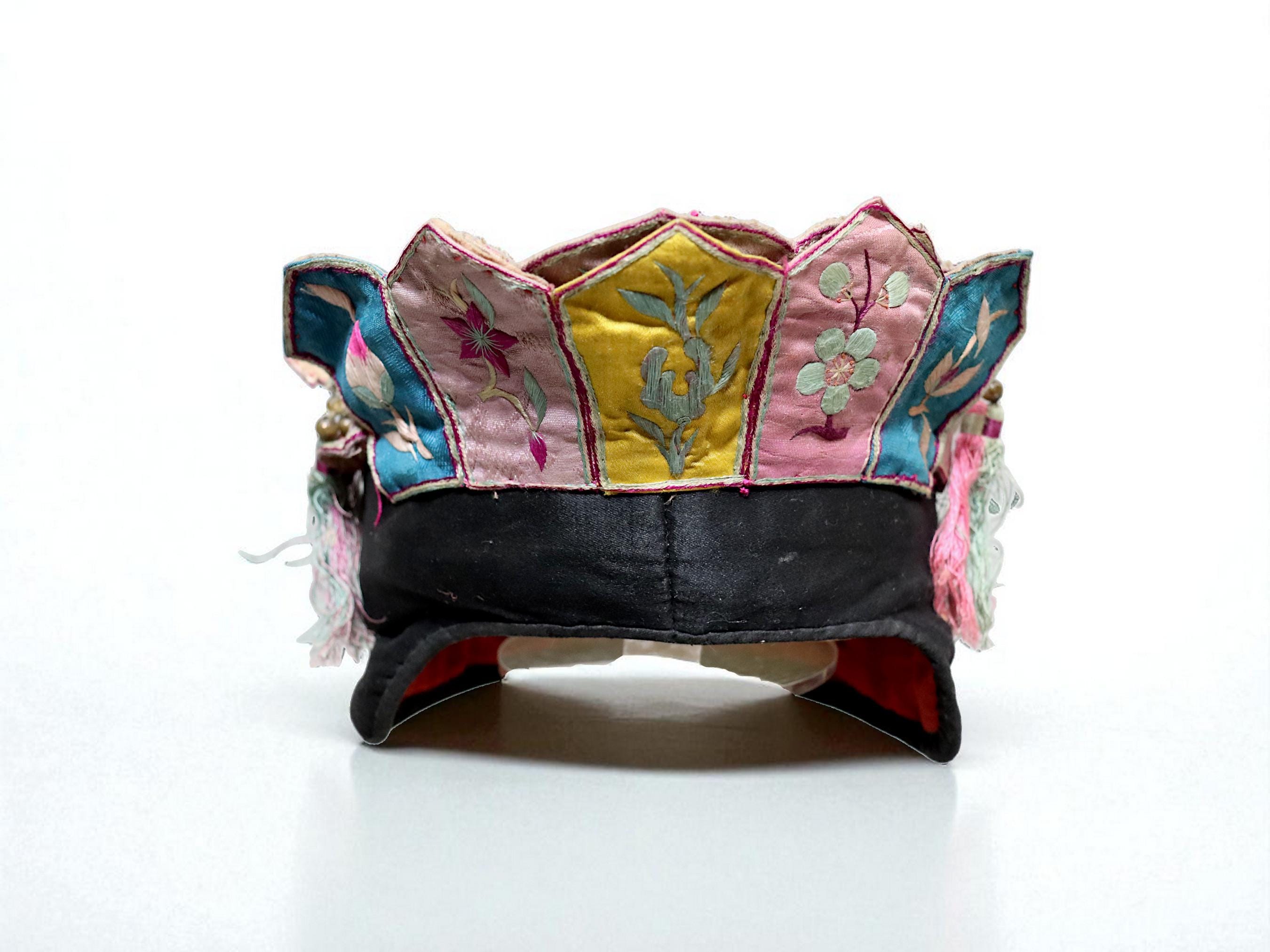 中国　1900年代初期　アンティーク　子供用帽子　インテリア　刺繍　古美術 中国 1900年代初期 アンティーク 子供用帽子 インテリア 刺繍 古美術