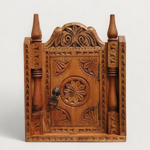 antique-look Hand carved orient Bohemian Vintage style Key Box, Handmade Key Cabinet key wall holder wood key box Key Hanger Nuristan  Braun