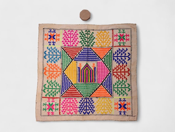 35 x 34 cm アンティーク手刺繍のハザラ族の祈りのショール、祈りの石