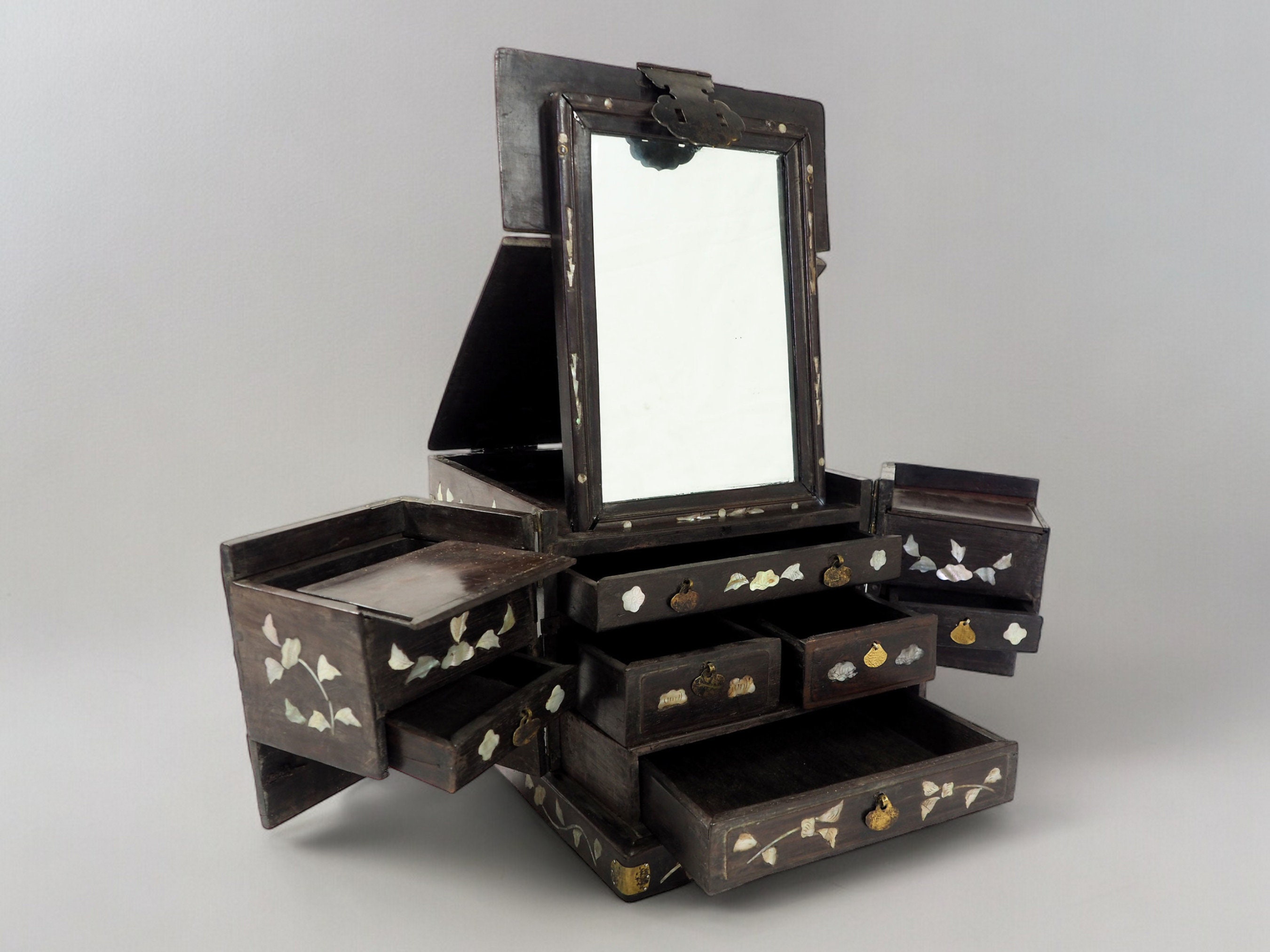 Beautiful Antique Chinese Jewellery Box With Mirror and Beautiful Antique Chinese Jewellery Box With Mirror and