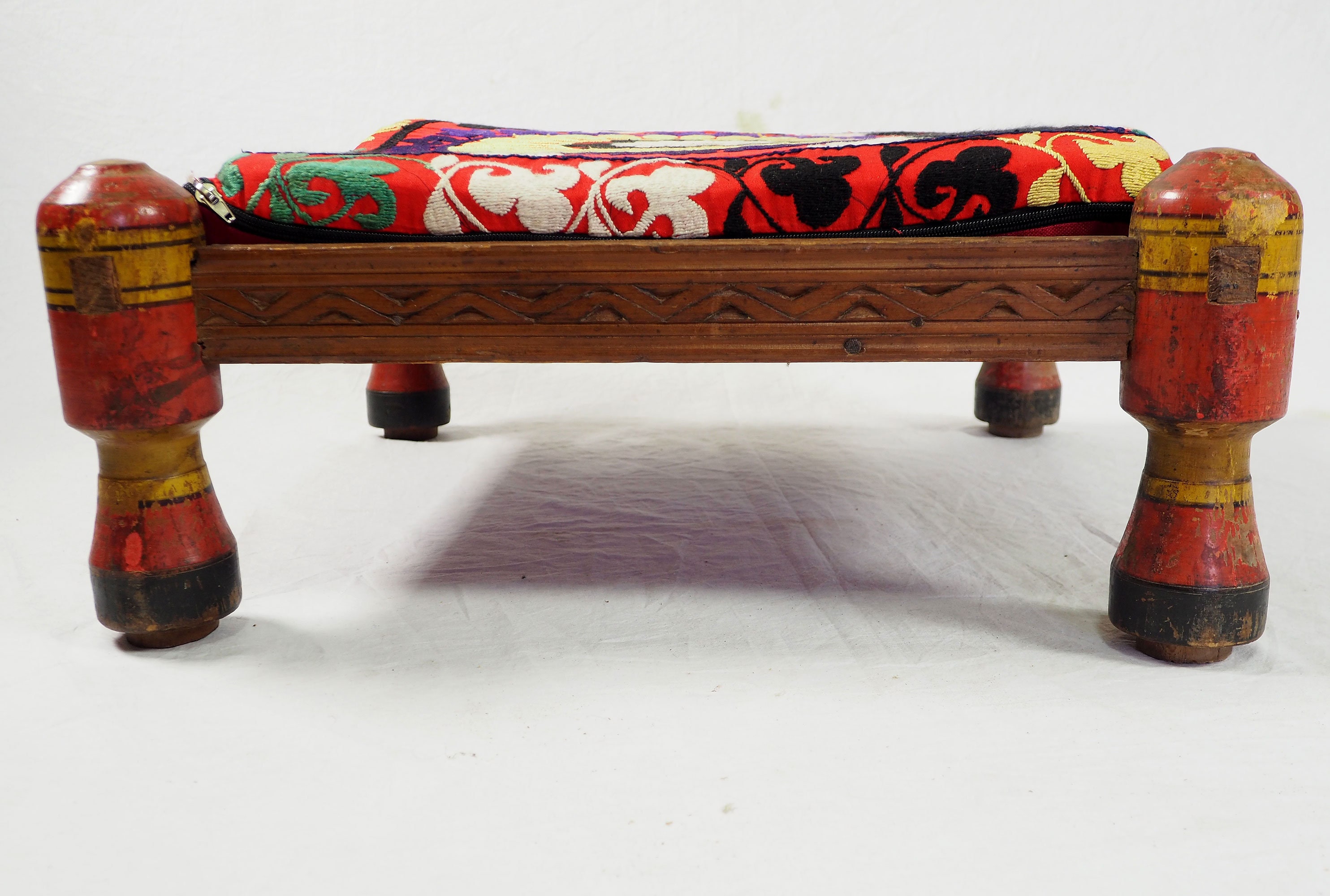 antik-orientalische-luxuri-se-suzani-hocker-stuhl-sitzhocker-sitzkissen