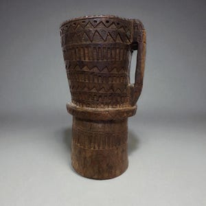 Antique large wooden Mortar Nuristan with a beautiful rich patina  from Afghanistan swat valley Kafirstan kalash Pakistan Nr:C