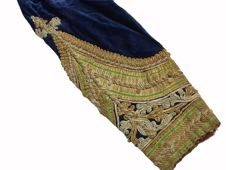 Antique Hazara Womens velvet gown, adorned with couched gold thread. image 7