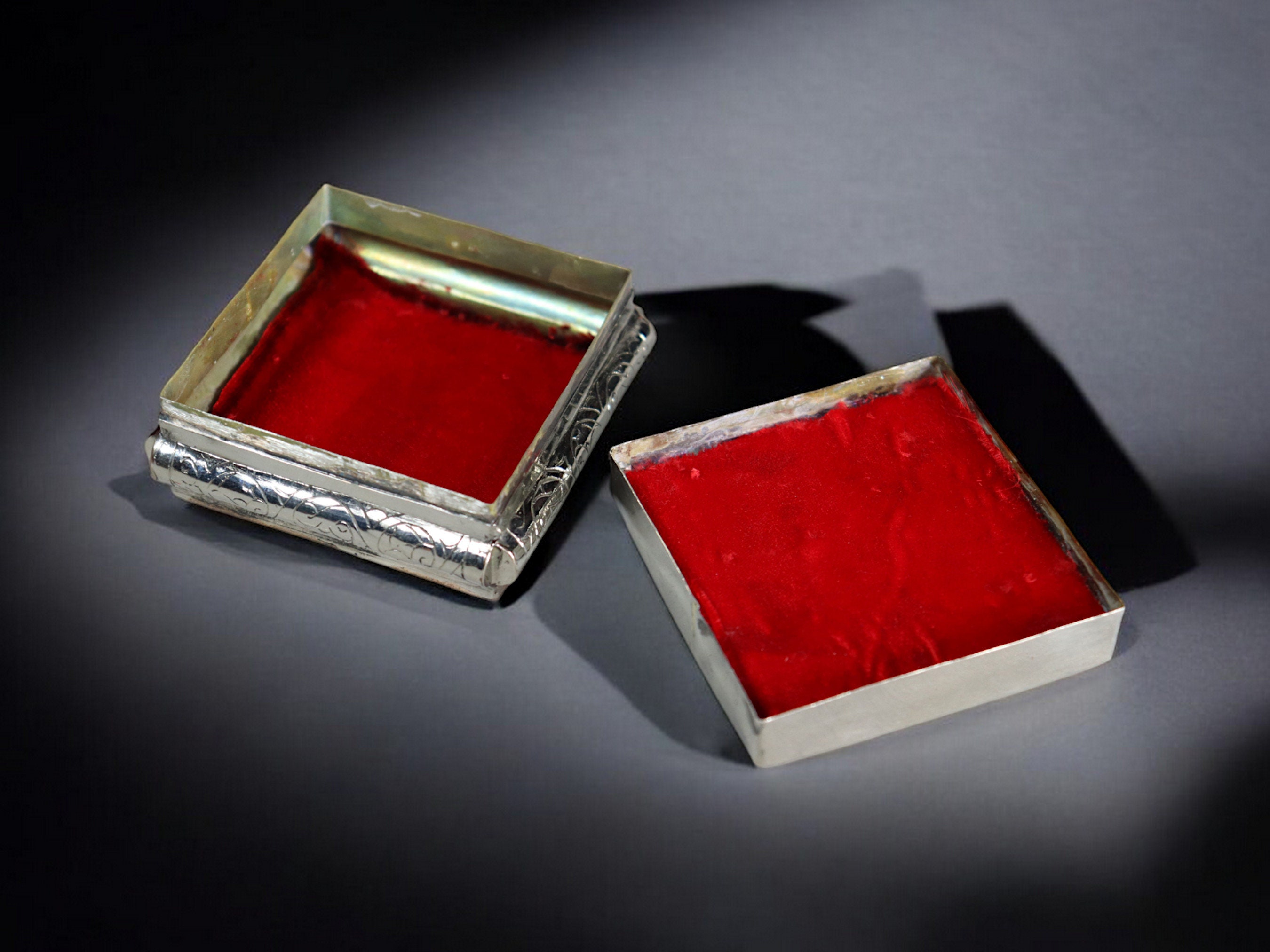 贅沢に手作りされた真鍮製のラピスラズリ宝石箱、宝石箱、小箱