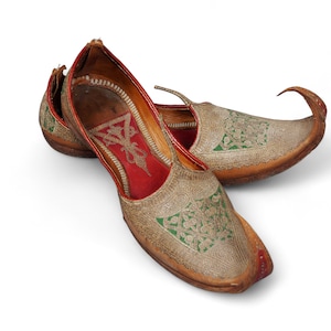 antique original Afghanistan Pakistan Afghan women’s nomadic Traditional embroidered Wedding shoe with flat soles and curved toe (Payzor)21C