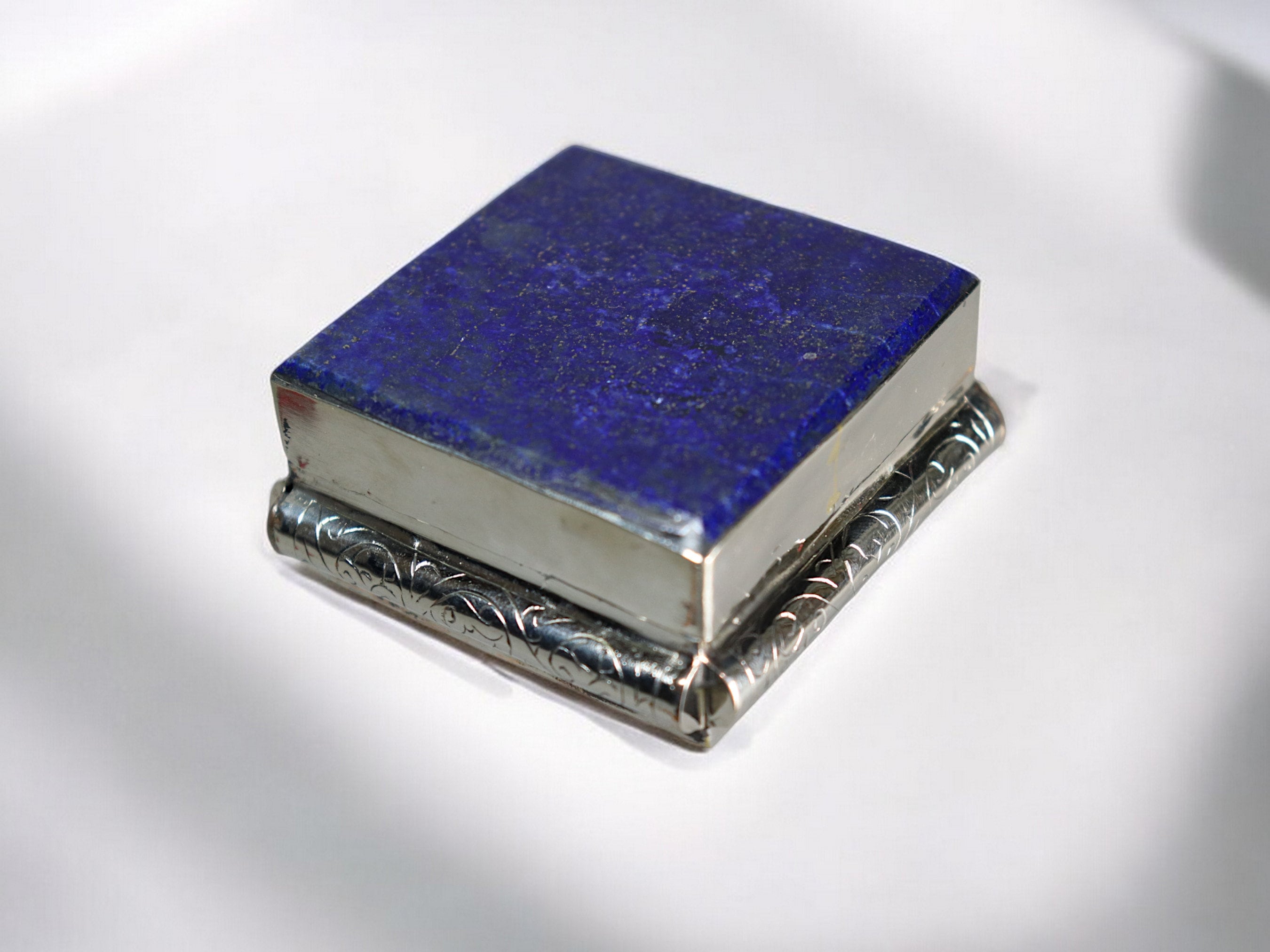 贅沢に手作りされた真鍮製のラピスラズリ宝石箱、宝石箱、小箱