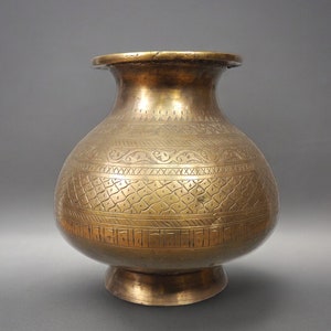 1 Liter antique solid Brass indian Vessel kalash Lota No: 22/1