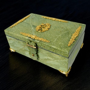 Extravagate und atemberaubende olivgrün Serpentin  afghanischen Shahmaqsud Jade büchse Schmuck Dose schatulle Gefäß  aus Afghanistan Nr-21/C