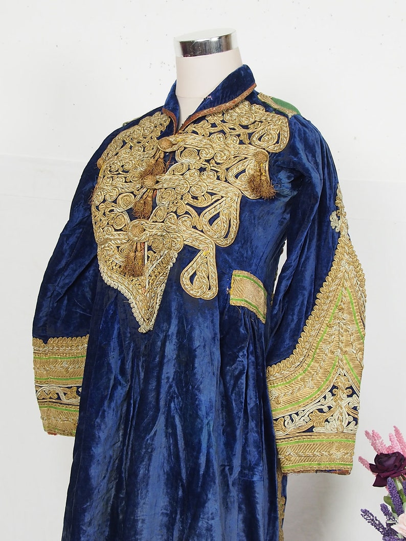 Antique Hazara Womens velvet gown, adorned with couched gold thread. image 4