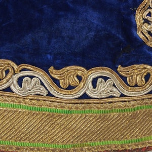Antique Hazara Womens velvet gown, adorned with couched gold thread. image 9
