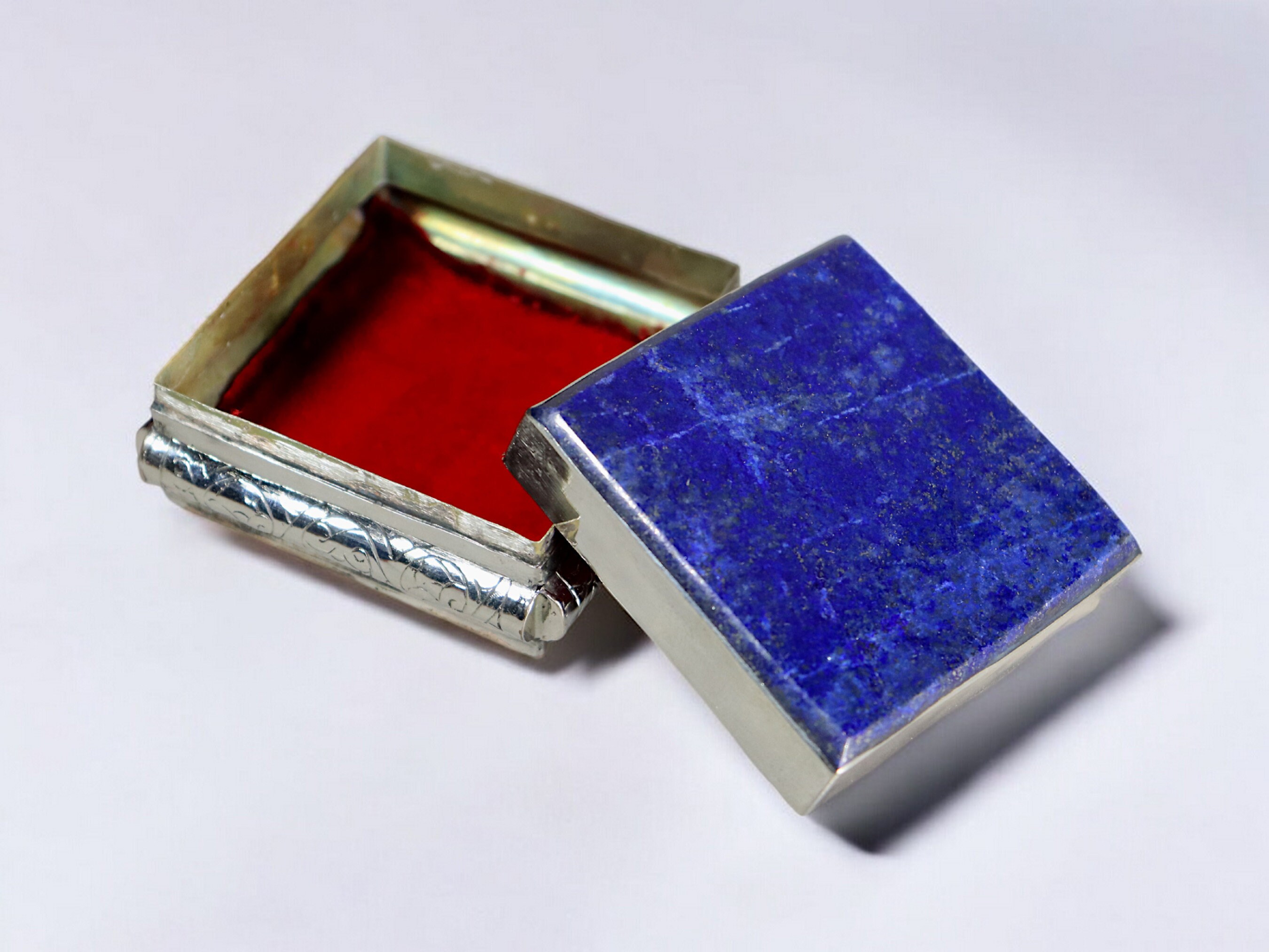 贅沢に手作りされた真鍮製のラピスラズリ宝石箱、宝石箱、小箱