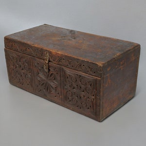antique 19th century orient vintage cedar wood treasure Dowry Chest from Nuristan Afghanistan No:22/B