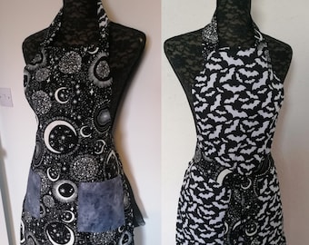 Delantal gótico, delantal reversible, lunas, murciélagos, artículos para el hogar góticos, cocina gótica, regalo espeluznante, Halloween, bruja de cocina, artículos para el hogar paganos