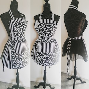 Delantal gótico, delantal rockabilly, retro, pin up, bruja de cocina, Halloween, gótico, gothabilly, cocina gótica, pagano, regalo espeluznante