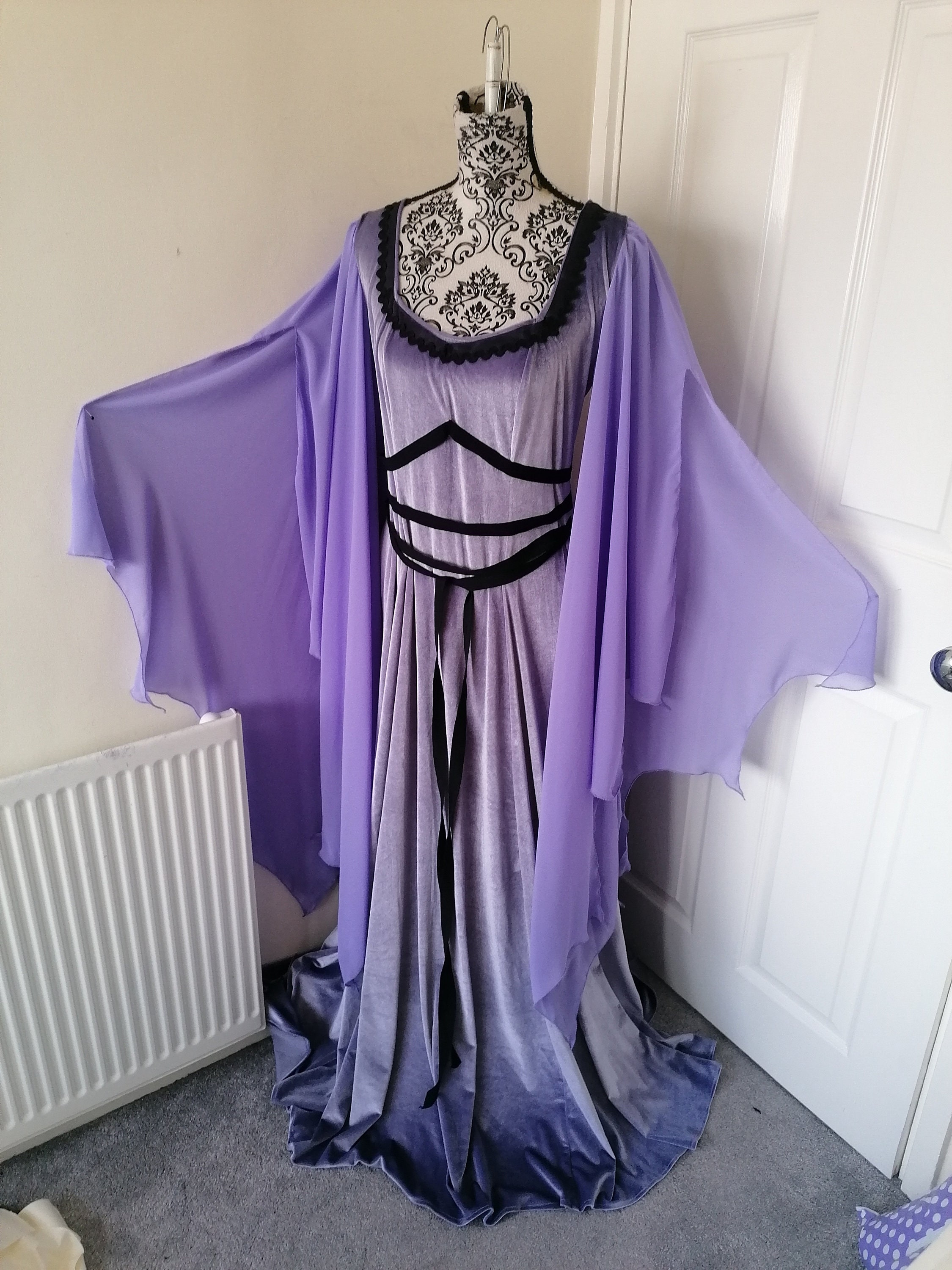 Lily Munster Dress, Velvet, Medieval, Gothic, Horror, Vampire, Munsters,  Halloween, Cosplay, Goth, 1950s, Spooky, Hammer Horror, Whitby - Etsy  Denmark