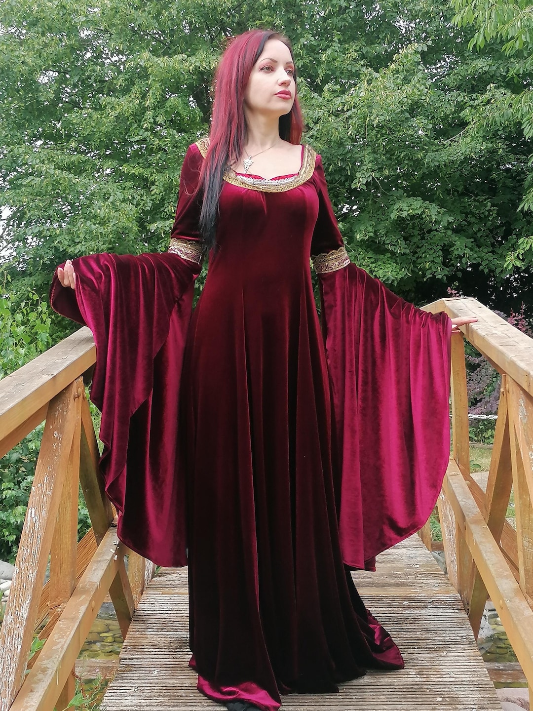 Vestido vintage dorado Mari de los años 50, exclusivo para Lord + Taylor,  con cola - Etsy México, image size:1080x1440