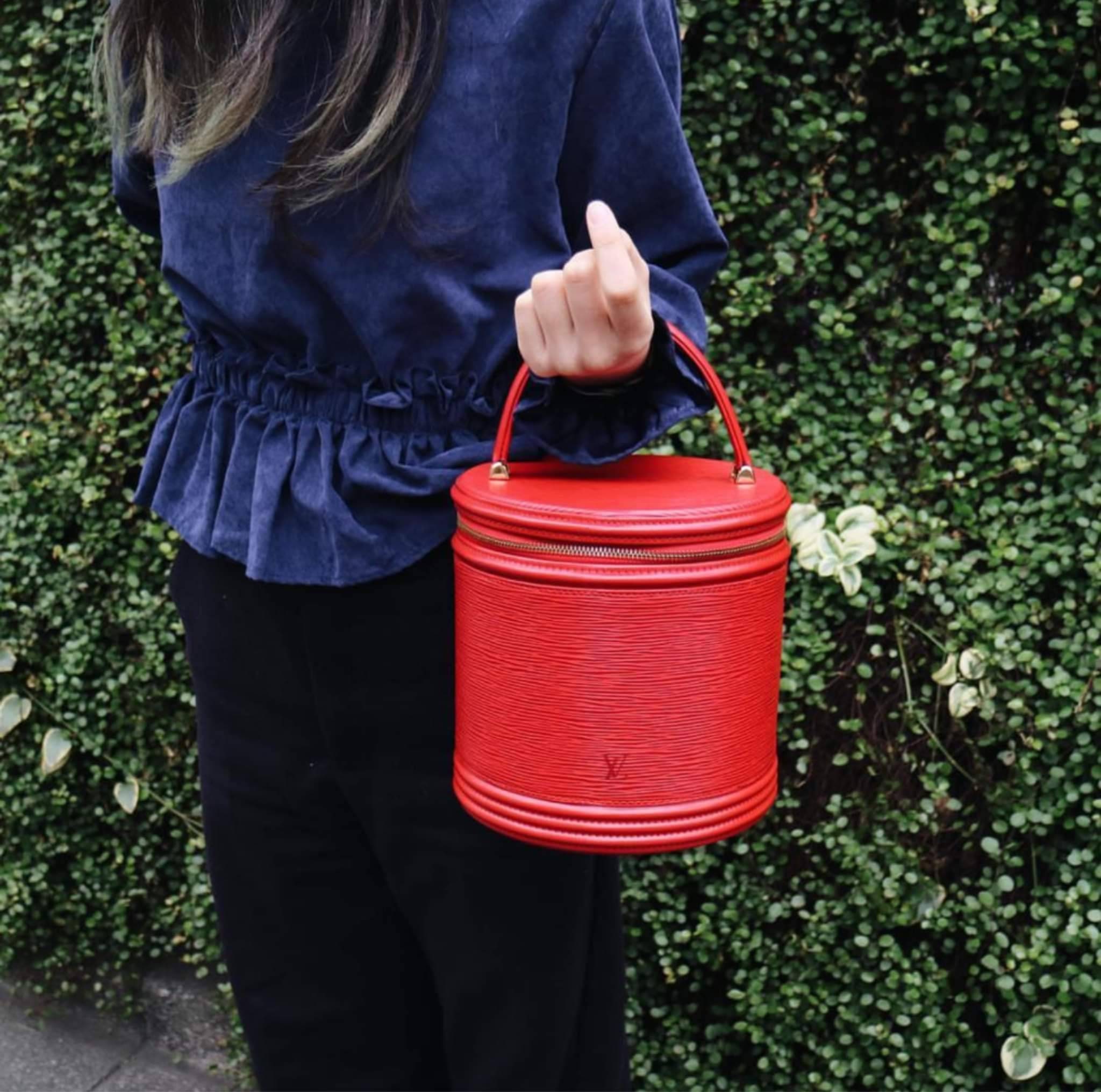 Riviera leather handbag Louis Vuitton Red in Leather - 21652579