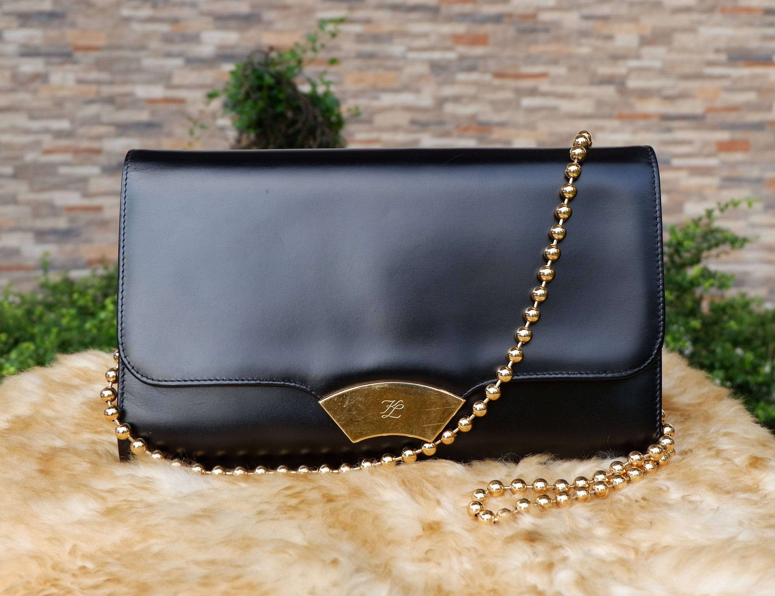 Karl Lagerfeld Paris Women's Cosmetic Bag, Black/Black/Silver, One Size :  Amazon.in: Beauty
