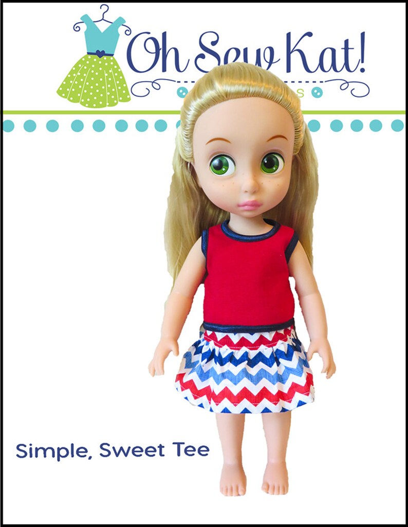 K&ouml;nnte beinhalten: Eine Puppe tr&auml;gt ein rotes &auml;rmelloses Oberteil mit blauem Besatz und einen rot-wei&szlig;-blauen Zickzackrock. Die Puppe hat blondes Haar und blaue Augen. Der Text "Simple, Sweet Tee" befindet sich am unteren Rand des Bildes.