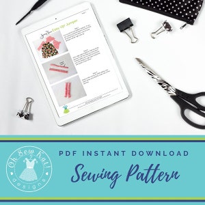 K&ouml;nnte beinhalten: Ein digitales Tablet zeigt ein Schnittmuster f&uuml;r einen einfach zu n&auml;henden Pullover. Das Muster tr&auml;gt den Titel "Sewing Your Easy Up! Jumper" und enth&auml;lt Anweisungen und Diagramme. Das Tablet liegt auf einer wei&szlig;en Oberfl&auml;che mit einer Schere, B&uuml;roklammern und einem Stift.