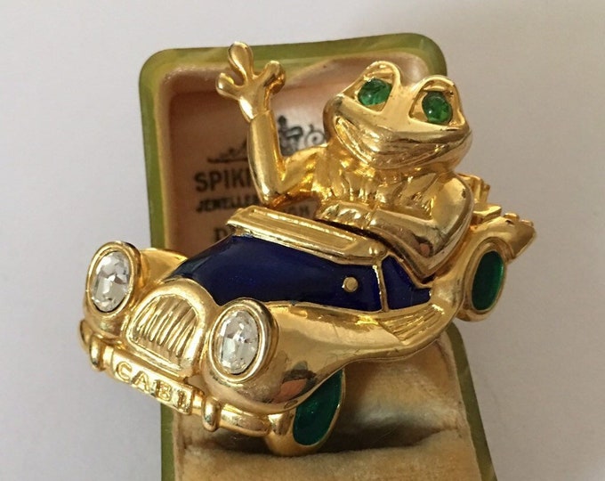 Vintage Frog Brooch, Gold Frog Brooch, Frog Jewellery, Frog and car pin, Frog Pin, Vintage car pin,Frog Costume Brooch, fun piece.
