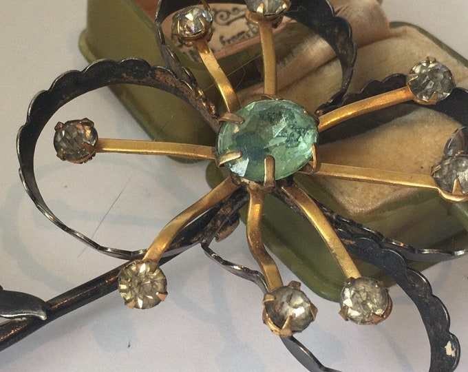 Vintage Flower Brooch, Costume Brooch, Gold Brooch, Vintage brooch, Costume Jewellery, Flower jewellery, ladies brooch, fantastic piece.