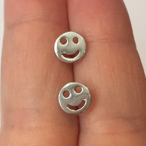 Vintage Face Earrings, Happy face Earrings, Face Earrings, Emoji earring, Emoji Jewellery, Smiley Earrings, sterling silver earrings, divine